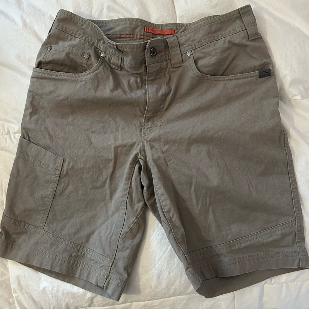 L.L. Bean men’s 9 inch cargo shorts 31 waist